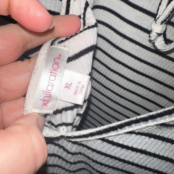 𝅺Xhiliration Scoopneck Lace Long-Sleeve Striped Top with Low-Back Tie - Picture 5 of 6